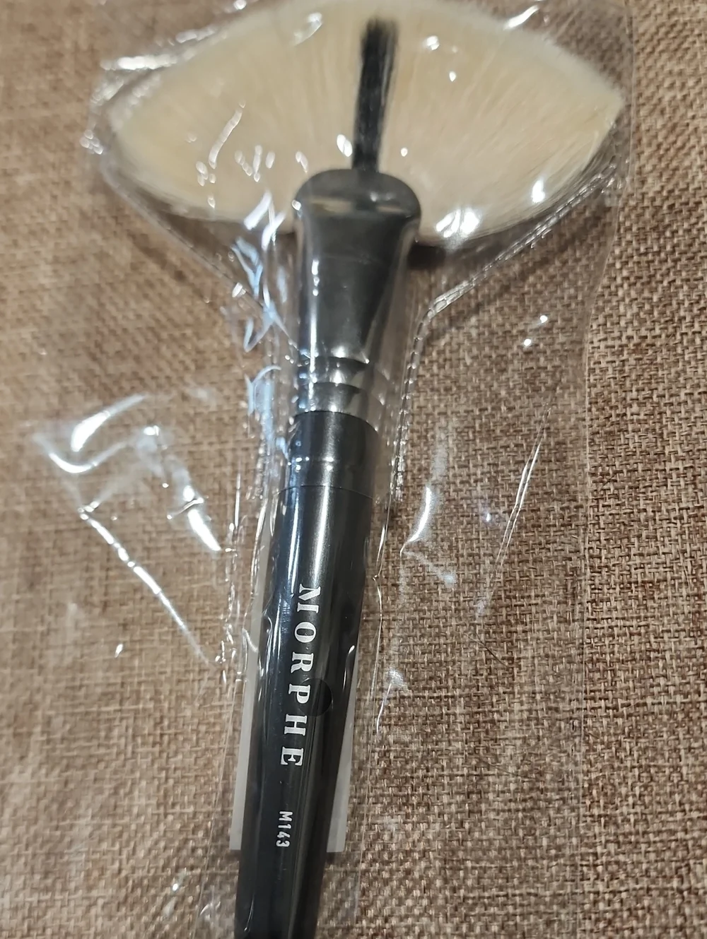 Morphe Deluxe Soft Fan Brush